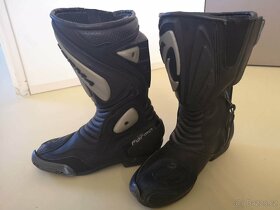 Prodám moto komplet (kombinéza S + boty 38) – ušetřete - 2