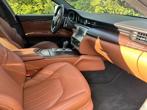 Maserati Quattroporte S, 22.000 km najeto, stav nového - 2