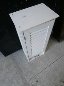 Skříňka závěsná za 300 kč - 2