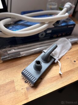 Vysavač pro bazén a vířivky - 2