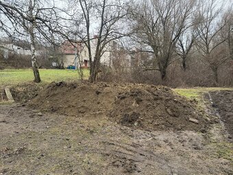 Hlína za odvoz (cca 30m3) - 2