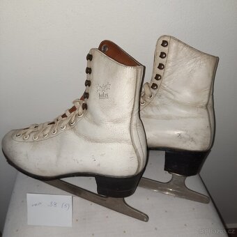 PRODÁM DÍVČÍ LEDNÍ BRUSLE - 38 (5) - 2