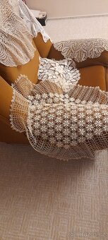 staré háčkované dečky a ubrusy - 2