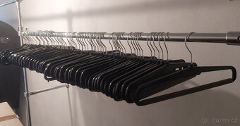 Plastová kalhotová ramínka - 2