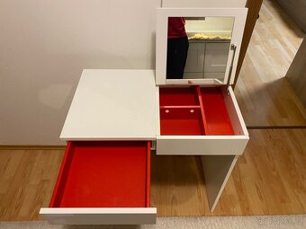 Kosmetický stoleček - 2