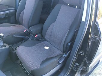 hyundai tucson interiér - sedadla - 2