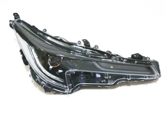 Pravé přední světlo OEM Toyota Corolla E210 - 2