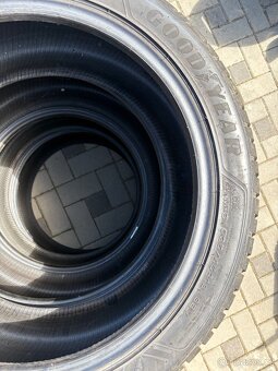 Zimní pneu Goodyear UltraGrip 235/45 R 18 98V - 2