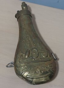 Stará zdobená prachovnice - 2