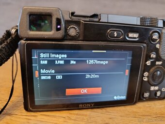 Sony Alpha 6100 + 16-50 mm - perfektní stav, cca 1300 snímků - 2