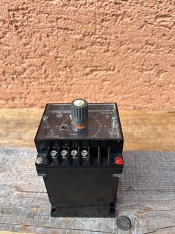 TU 60.2 časové relé 220V 50HZ ZPA - 2