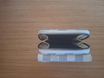 Louis Vuitton wallet - 2