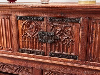 Neogotická dubová komoda z masivního dubu - 2