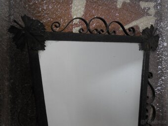 zrcadlo v kovovém rámu - 2
