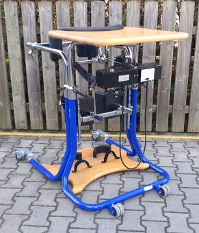 Vertikalizační stojan Otto Bock. - 2