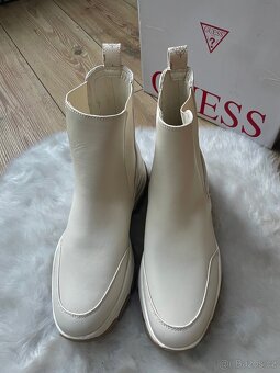 Nove dámské béžové chelsea boty Guess vel. 41 - 2