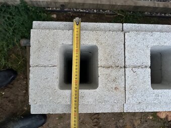 Plotové tvárnice - Line block bílá (Presbeton) - 2