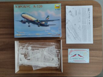 Modely letadel , dopraváky,plastové stavebnice. - 2