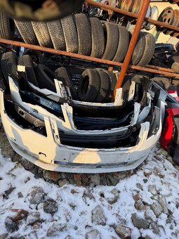 Prodám přední nárazník Škoda Superb III - 2