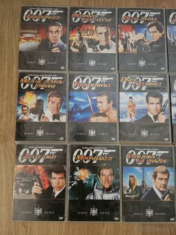Prodám 18ks DVD JAMES BOND - 2