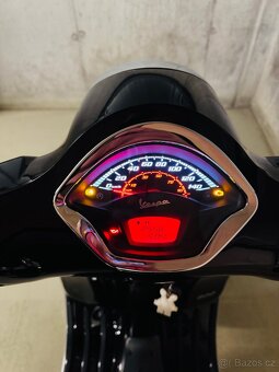 Vespa GTS 300 Super HPE, v záruce, 2600 km - 2
