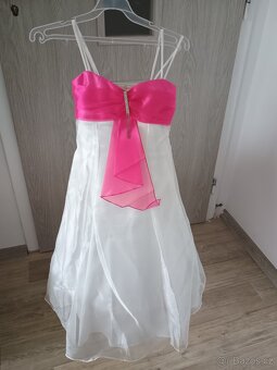Šaty pro družičku s obručí. - 2