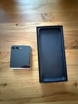Samsung Galaxy Z Flip5 5G 8GB/256GB - 2