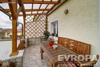 Prodej rodinného domu 198 m², pozemek 278 m² - 2