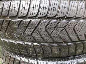 Zimní pneumatiky Pirelli 215/65/17 - 2