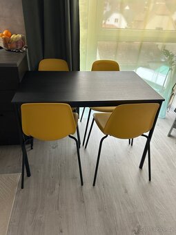 Ikea jídelní stůl SANDSBERG a 4 plastové jídelní židle Ikea - 2
