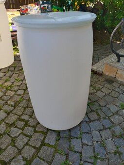 Sudy na vodu pod okap. Obsah 200 Ltr. Silný plast  480 k - 2