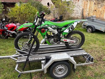 Rozprodam Kawasaki KX250F 15-16 na nahradni dily. - 2