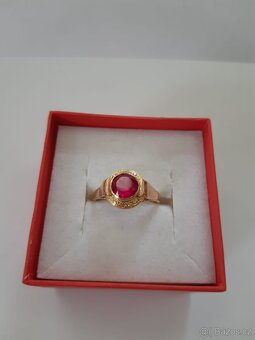 Zlatý prsten s růžovým kamenem - 2