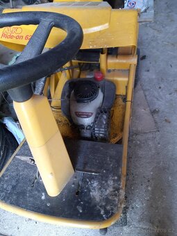 Prodám sekací traktůrek na trávu - 2