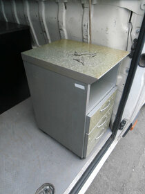 Skříňka dřevěná se zásuvkami uzamykatelná za 500 kč - 2