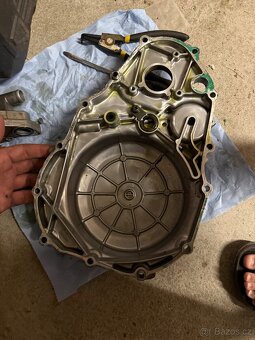 Suzuki LTZ víko motoru - 2