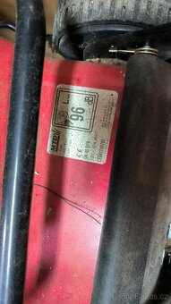 Briggs-Stratton sekačka na trávu - 2