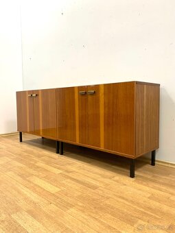 Retro komody Interiér 60. léta—; - 2