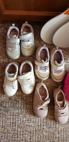 Dětské boty Geox, 4 páry, vel. 24 + dětský metr, hračky - 2