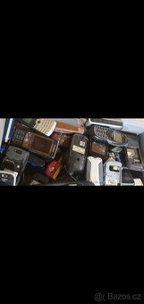 Bedna(cca 433ks) mobilních telefonů1ks 35kč - 2