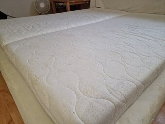Postel 200x180 s roštami a matraci - 2