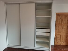 prodám šatní skříně - 2