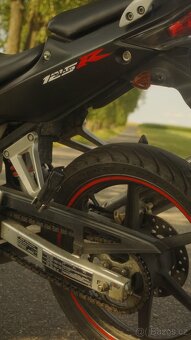 HONDA CBR125r 2005 - 2