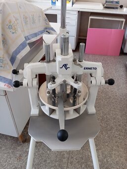 Ruční dělička těsta FERNETO DMF315 - 2