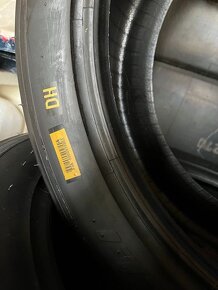 Slick Pirelli R18 - 2