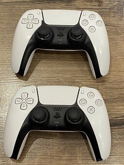 PLAYSTATION 5 s MECHANIKOU + 2x OVLADAČ + 2x HRA - 2
