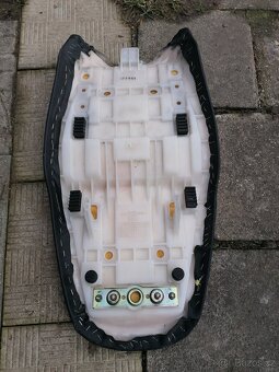 Snížené sedlo SUZUKI GSF600 / GSF1200 - 2