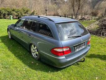 Mercedes-Benz 211K na nahradni dily - 2