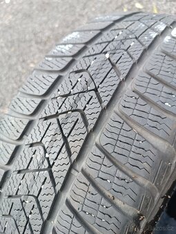 215/50/18 92V PIRELLI 7MM DVA KUSY ZIMNÍCH PNEU - 2
