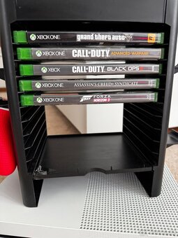 Xbox One S 512 GB + 5 her + držák na hry – TOP stav - 2